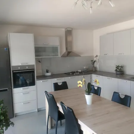 Korkyra Melaina Medvinjak