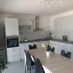 Korkyra Melaina Medvinjak