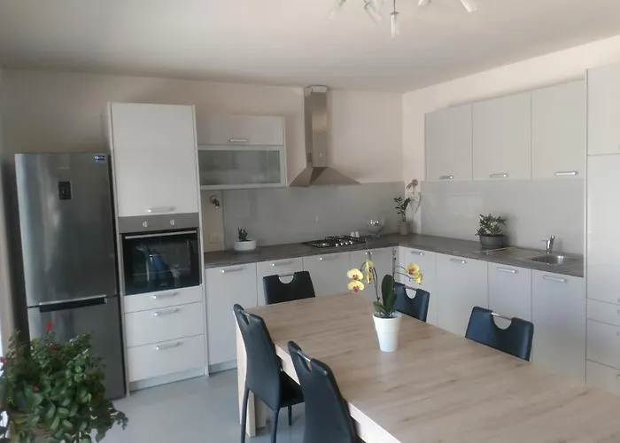 Korkyra Melaina Medvinjak