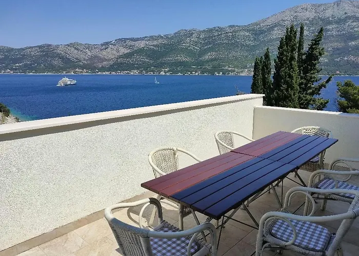 Korkyra Melaina Medvinjak